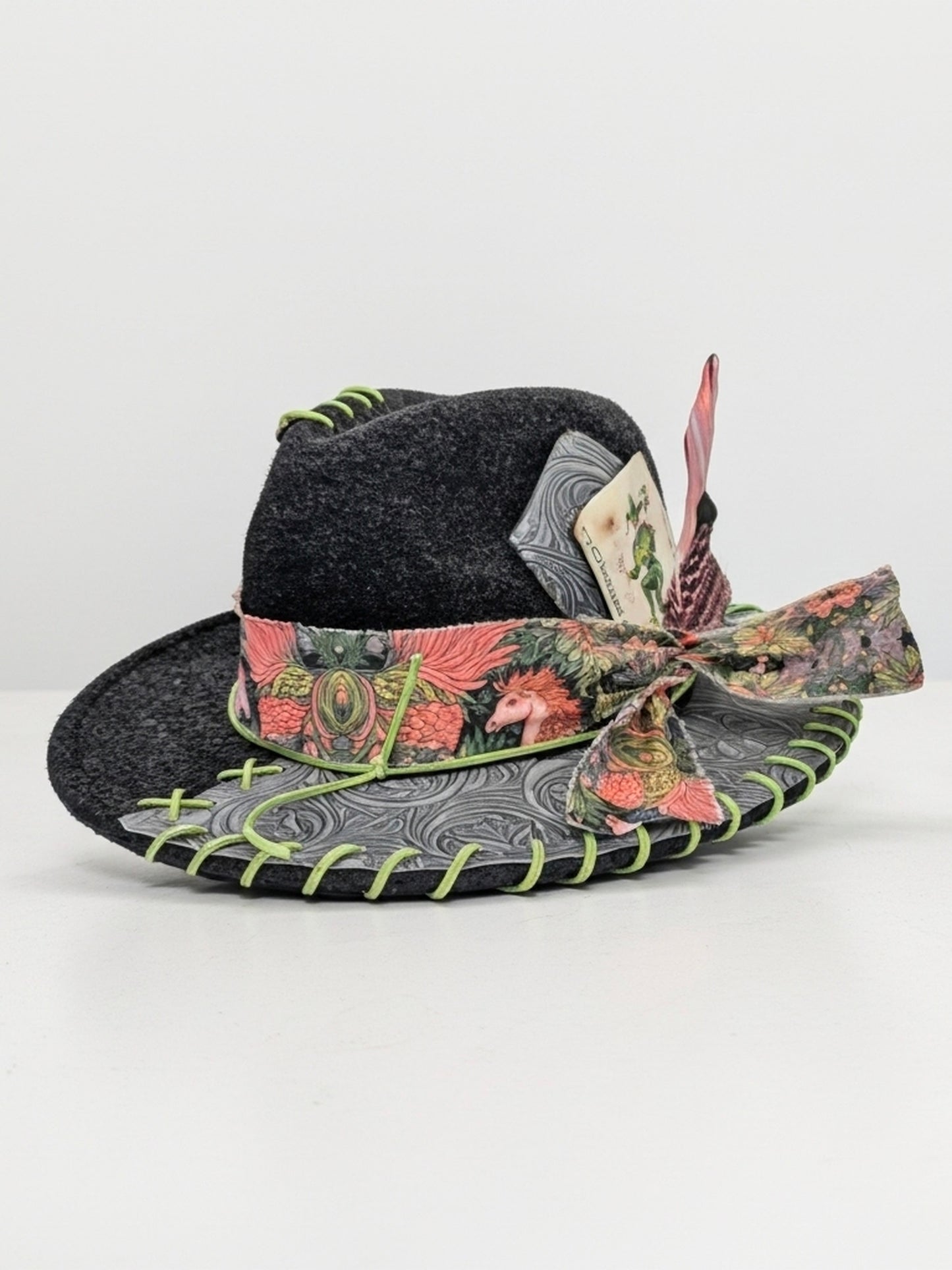 Heathered Black Felt Fedora with Purlicue Pinch Signature Band & Lace-Stitched Brim – M/L