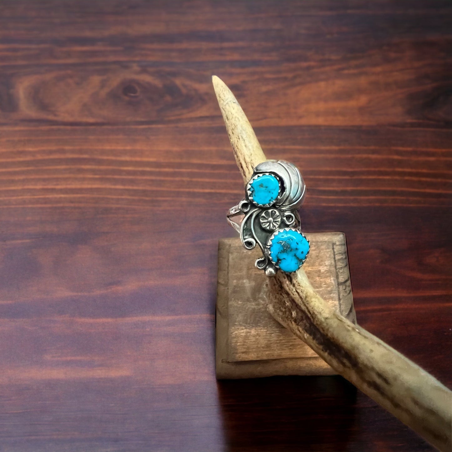 Vintage Native American handmade sterling silver and turquoise ring - Size 5